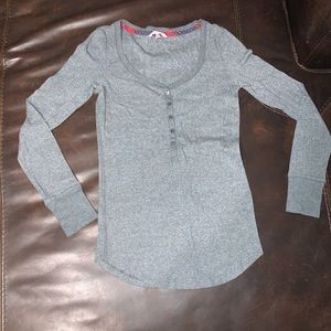 VS long sleeve shirt